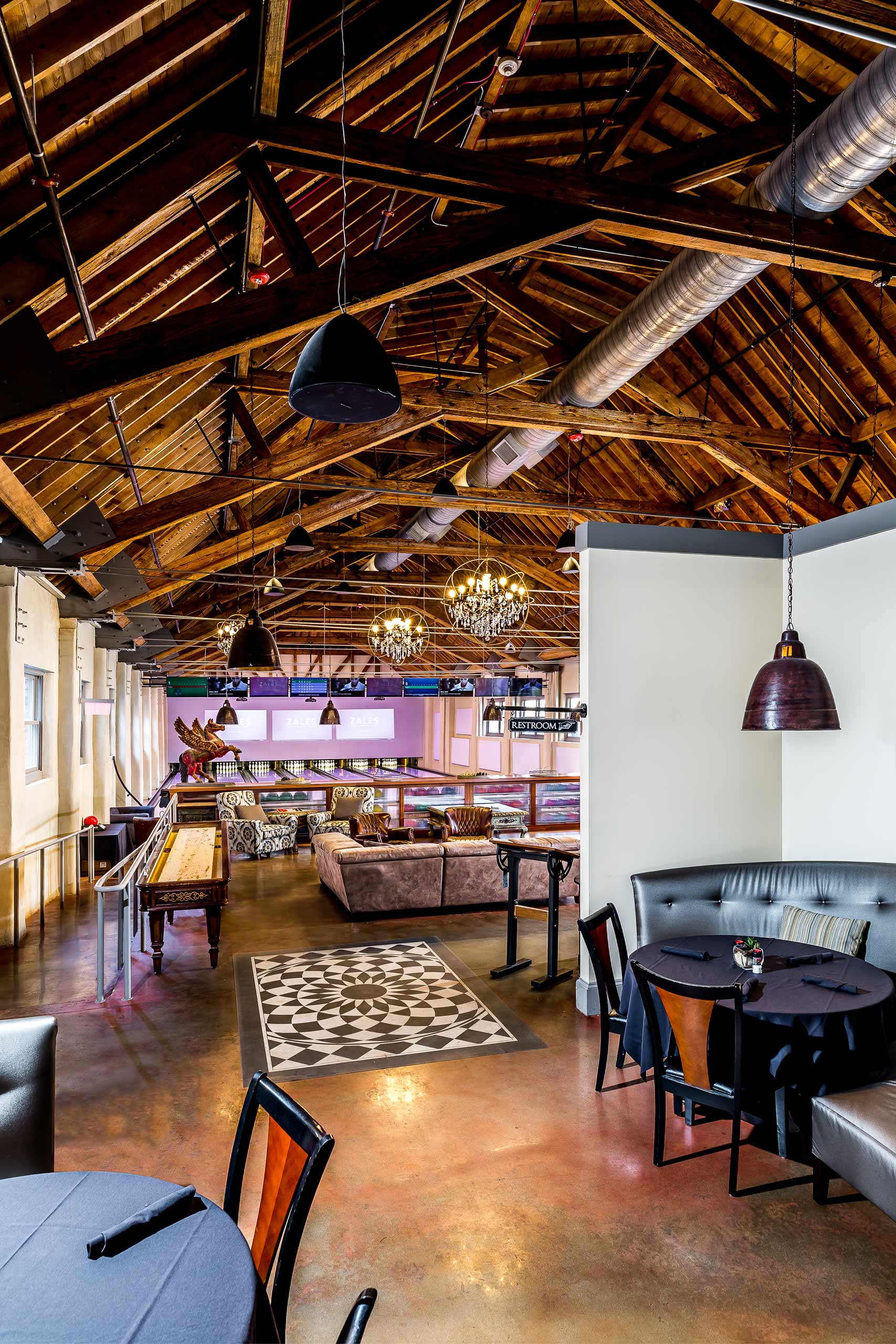 ia_the-grand-bowling-restaurant-restoration-vertical